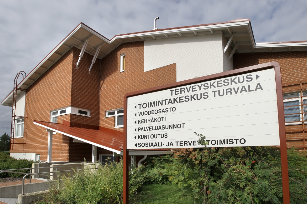 Alun perin Polvijärvellä harkittiin palvelukeskus Turvalan remontoimista mutta päädyttiin uuteen rakennukseen.