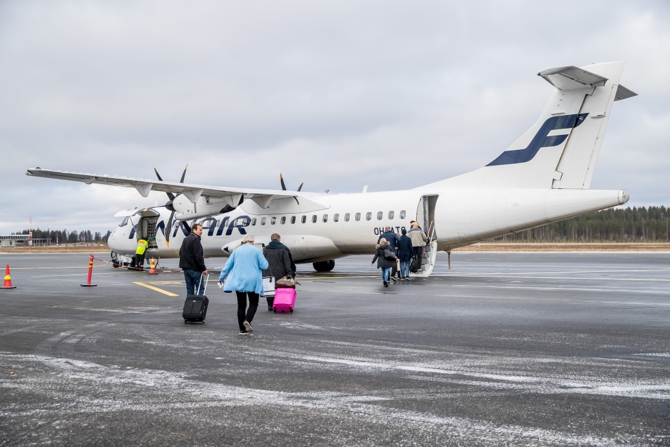 Finnair kuljettaa Joensuusta Helsinkiin ja takaisin lokakuun lopusta heinäkuuhun asti, mutta tällä tietoa ei enää sen jälkeen. 
