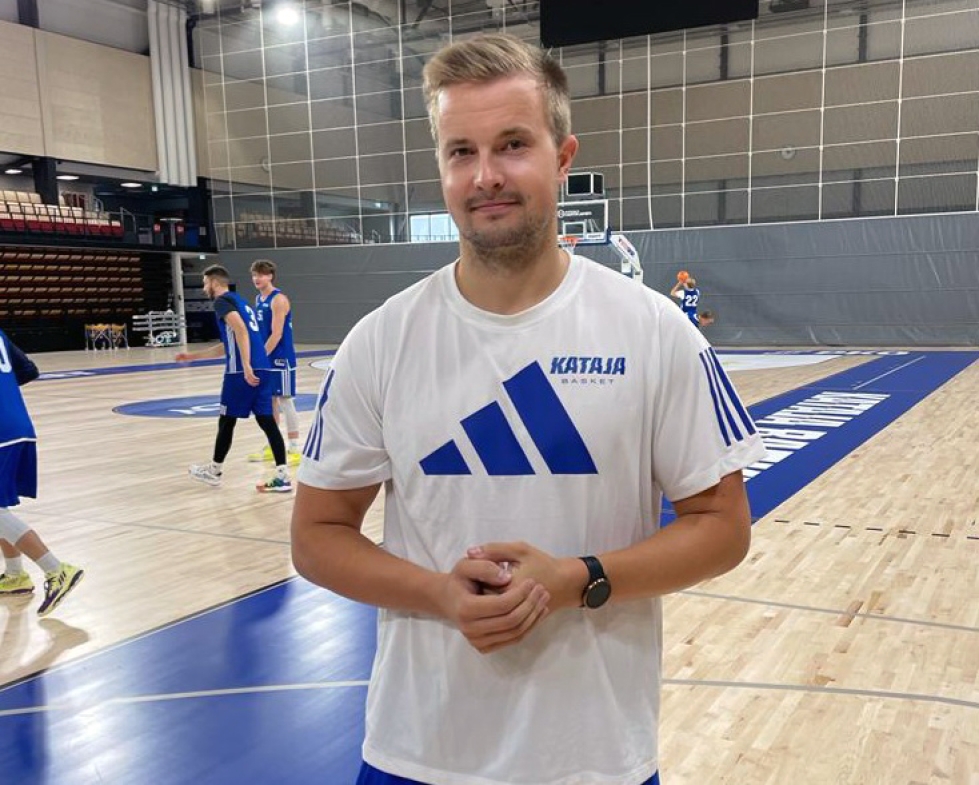 Lappeenrantalaislähtöinen Teemu Turunen aloitti Katajan kakkosvalmentajana kesällä. Viime kaudella hän luotsasi Uudenkaupungin Korihaita liigassa.