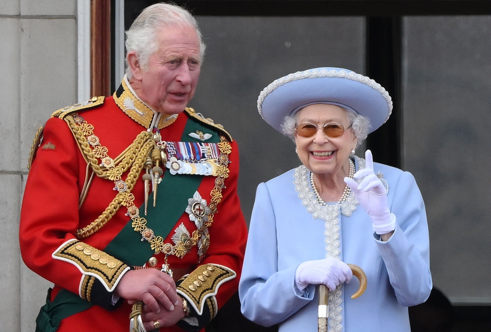 Kuningas Charles kuvaa lausunnossaan äitinsä Elisabetin kuolemaa suurimman mahdollisen surun hetkeksi. LEHTIKUVA/AFP
