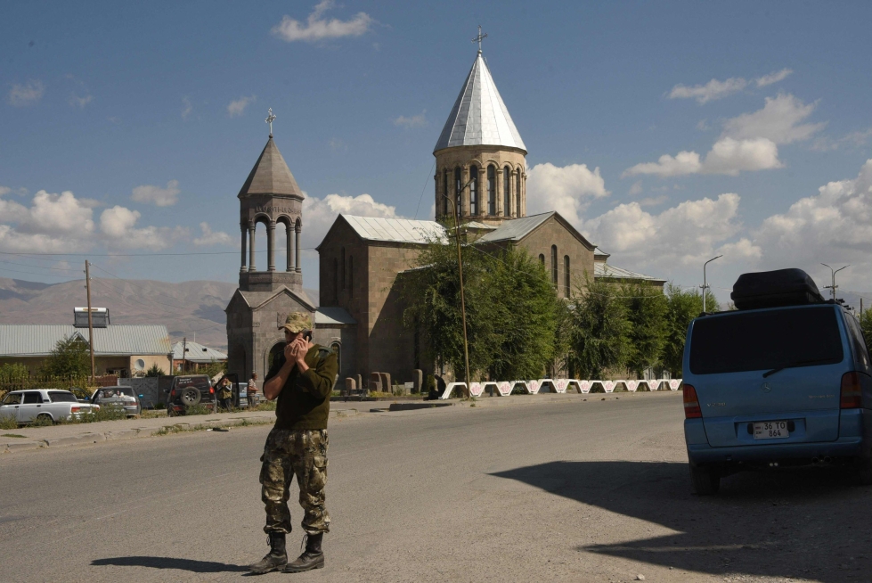Armenia ja Azerbaidzhan ovat syyttäneet toisiaan kahakoiden aloittamisesta. Torstaina armenialaisessa Vardenisin kaupungissa vaikutti olevan rauhallista. LEHTIKUVA/AFP