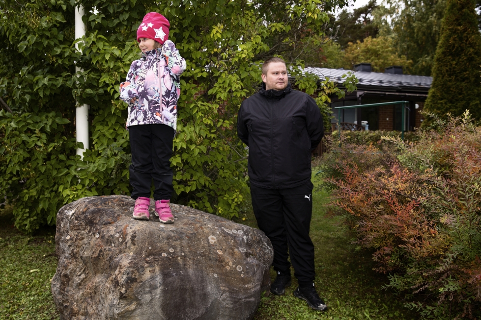 Antti Nuutinen odotti Nelli-tyttärelleen lääkärin apua päivystyksessä seitsemän tuntia. Nuutinen toivoo, että jonottavat lapsipotilaat voitaisiin huomioida päivystyksessä jollain tavalla.