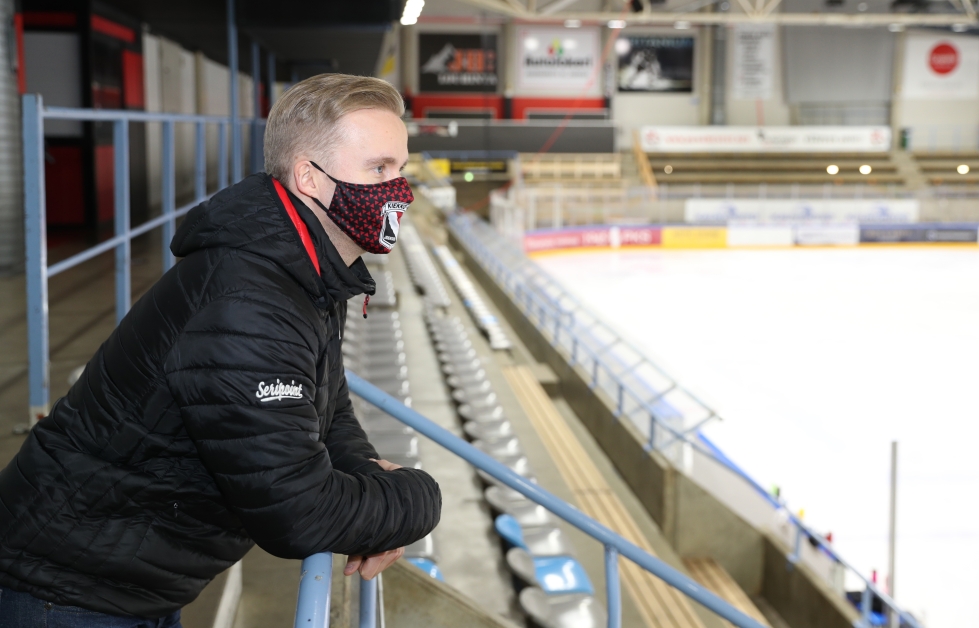 Joensuun Kiekko-Poikien manageri Jaakko Lipponen odottelee vielä uusia vahvistuksia Joensuuhun. Joukkueesta on lähtenyt pois jo kaksi amerikkalaishyökkääjää, ja kazakstanilaishyökkääjä joutui takaisin kotimaansa.