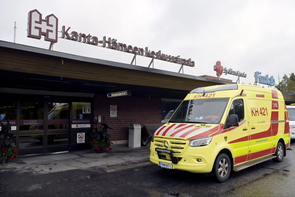 Tehyn ja Superin antama lakkovaroitus olisi koskenut ensimmäisenä Kanta-Hämeen sairaanhoitopiiriä. Kuvassa Kanta-Hämeen pelastuslaitoksen ambulanssi keskussairaalalla Hämeenlinnassa. LEHTIKUVA / VESA MOILANEN 