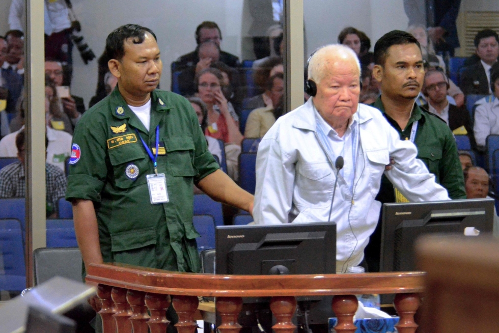 Khieu Samphan on viimeinen elossa oleva korkea-arvoinen punakhmerijohtaja. Kuva oikeudenkäynnistä vuodelta 2018. LEHTIKUVA/AFP