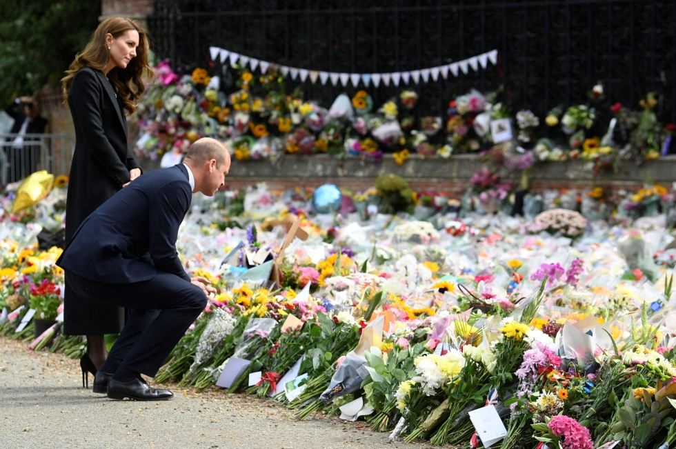 Edesmenneen kuningatar Elisabetin hautajaiset järjestetään Lontoossa Westminster Abbeyssa maanantaina. LEHTIKUVA / AFP