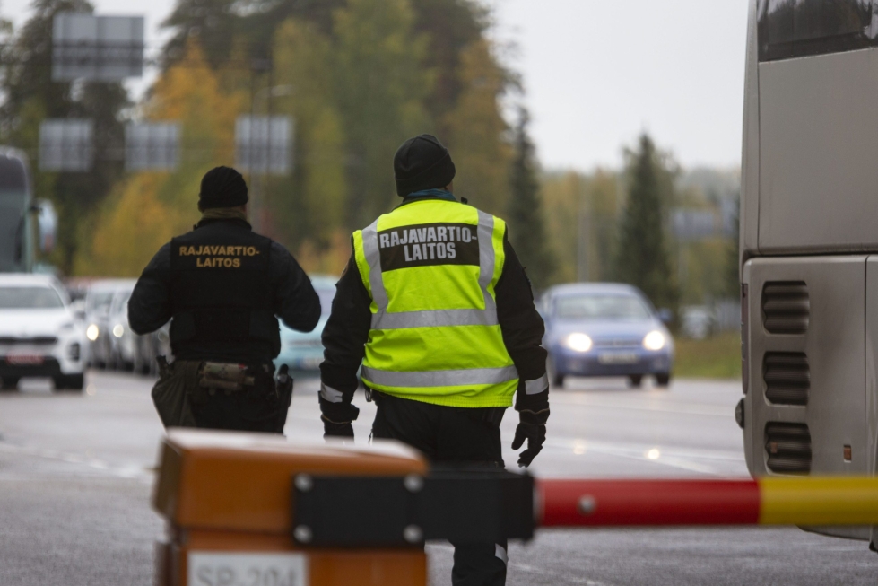Kaakkois-Suomen rajanylityspaikoilla on tapahtunut tämän vuorokauden aikana noin 1 200 maahantuloa. LEHTIKUVA / Sasu Mäkinen