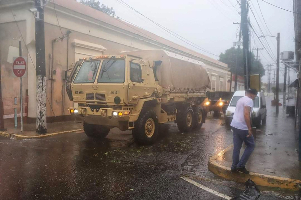 Viikonloppuna ja alkuviikosta Fiona liikkui muun muassa Puerto Ricon poikki jättäen jälkeensä esimerkiksi mittavia sähkökatkoksia. LEHTIKUVA / AFP / National Guard of Puerto Rico