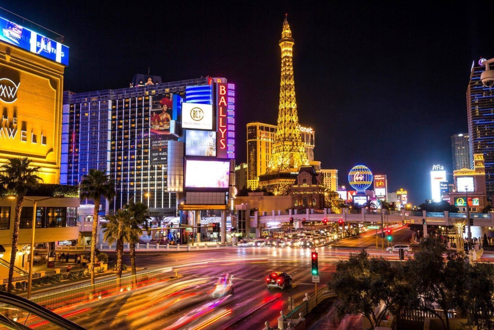 Turismista elävä Las Vegas sijaitsee Nevadan osavaltiossa. Kaupunki on kuuluisa kasinoistaan.