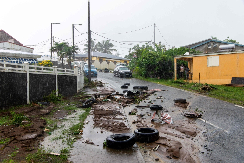 Karibialla Fiona-myrsky on voimistunut sunnuntaina hurrikaaniksi. Kuva Fionan aiheuttamista tuhoista Ranskalle kuuluvalta Guadeloupen saarelta. LEHTIKUVA/AFP