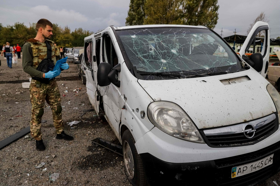 Ainakin 25 siviiliä kuoli Venäjän iskussa humanitaariseen saattueeseen Etelä-Ukrainassa. LEHTIKUVA/AFP