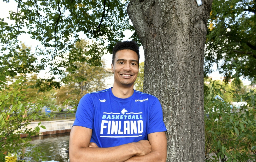Shawn Huff on ollut miesten koripallomaajoukkueen kapteeni siitä lähtien, kun Hanno Möttölä lopetti 2014. LEHTIKUVA / HEIKKI SAUKKOMAA