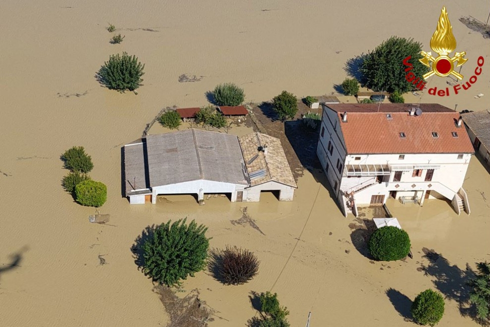 Myrskyt seurasivat Italian pahinta kuivuutta seitsemään vuosikymmeneen. Kuva Senigallian alueelta on Italian palo- ja pelastuspalvelun välittämä.  LEHTIKUVA / AFP / Vigili Del Fuoco