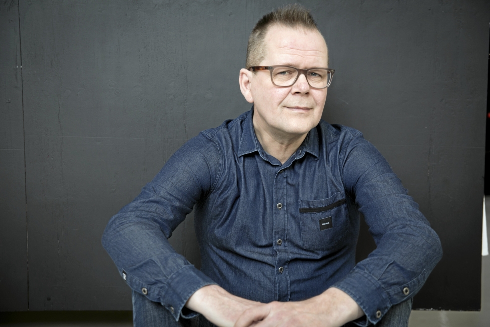 Vuonna 1957 syntynyt Kari Hotakainen on Suomen luetuimpia kirjailijoita.