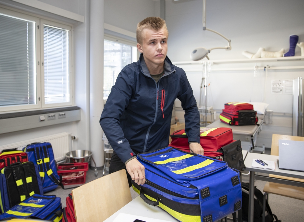 Topi Jääskeläinen opiskeli ensin vuoden turvallisuusalalla ja vaihtoi sitten ensihoitoon.