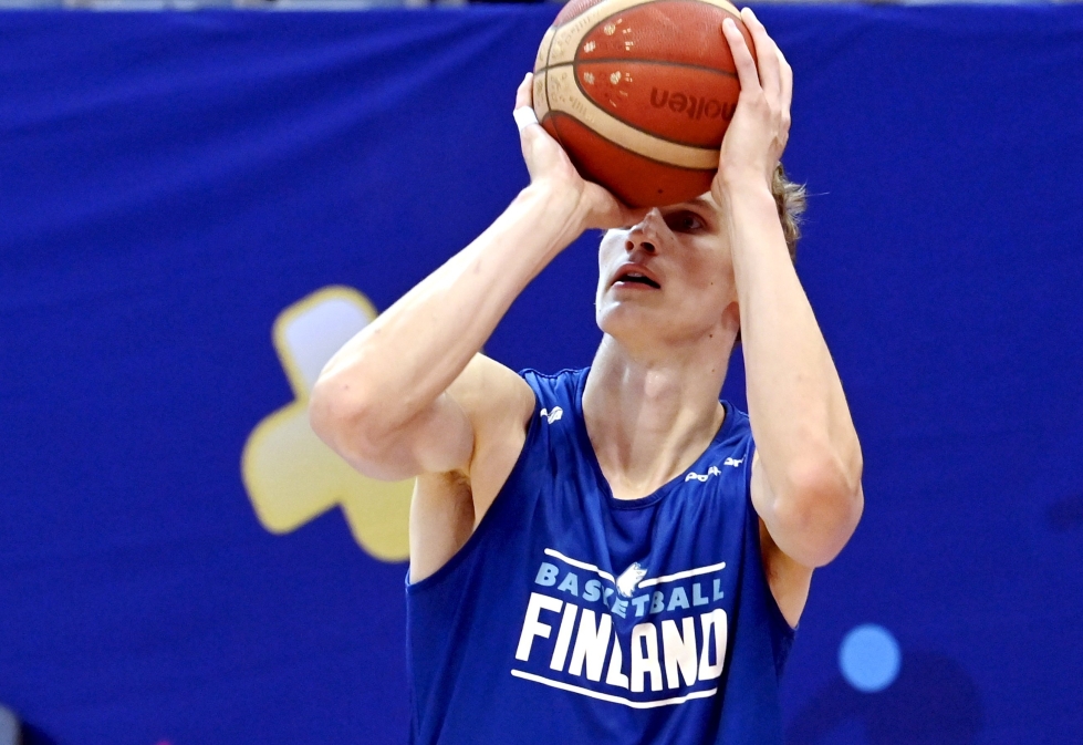 Lauri Markkanen harjoitteli Suomen miesten koripallomaajoukkueen kanssa Prahassa 1. syyskuuta. LEHTIKUVA / JUSSI NUKARI