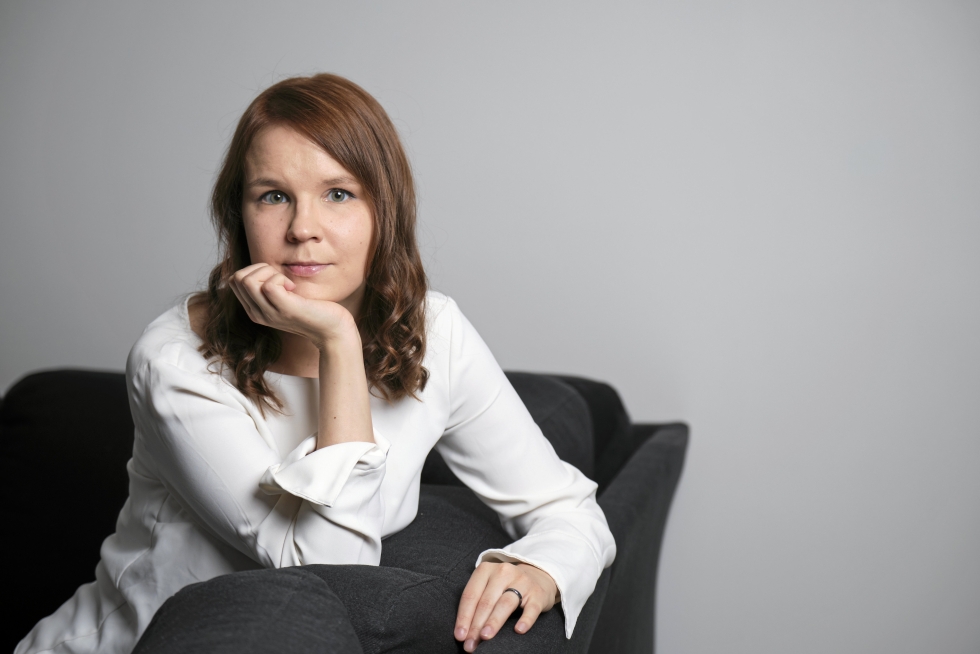 Camilla Nissinen on vuonna 1988 syntynyt joensuulainen kielen ja kirjallisuuden ammattilainen.
