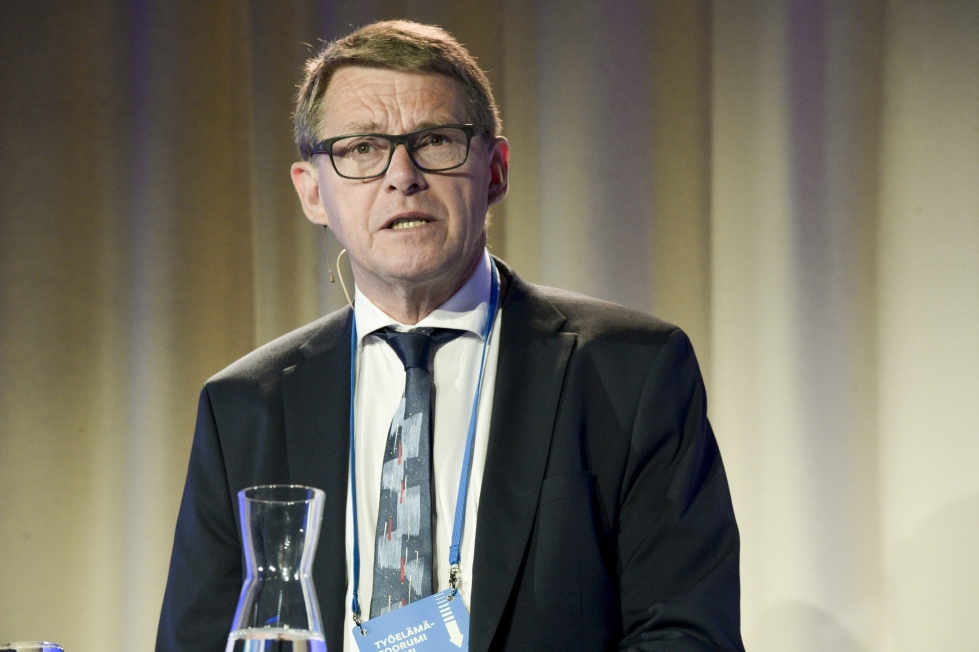 Puhemies Matti Vanhanen arvioi eilen, että eduskunta pyrkii käsittelemään esityksen laina- ja takauspaketista tällä viikolla. LEHTIKUVA / Mikko Stig