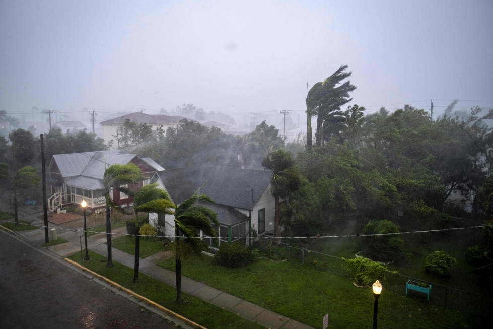 Hurrikaani Ian on tuonut voimakkaiden tuulien lisäksi mukanaan sateita sekä aiheuttanut tuhoisia tulvia. LEHTIKUVA/AFP