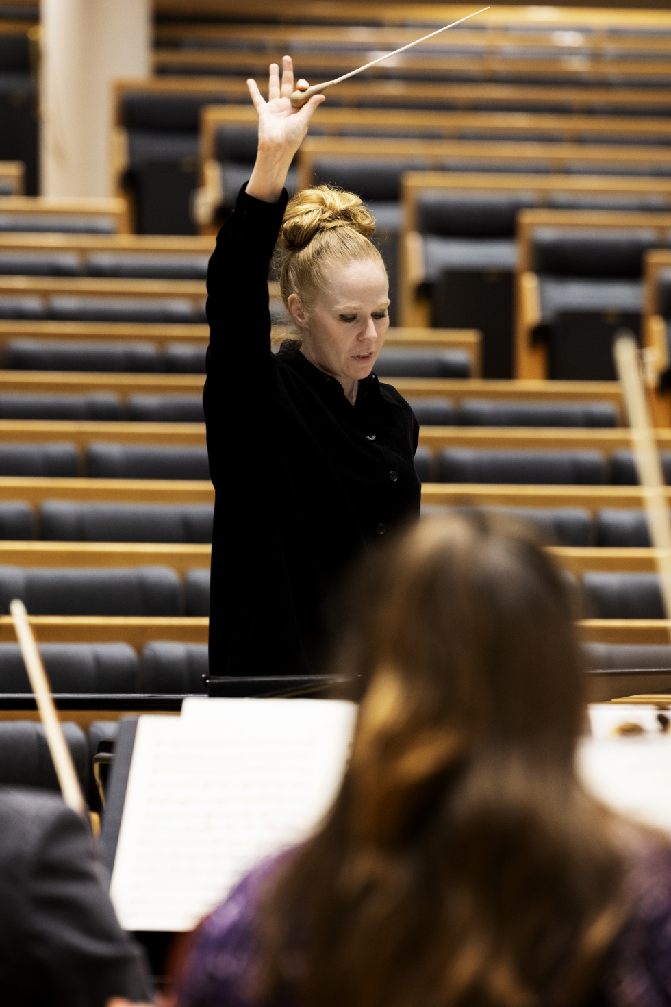 Maria Itkonen johti Joensuun kaupunginorkesteria nyt toisen kerran. Arkistokuva.