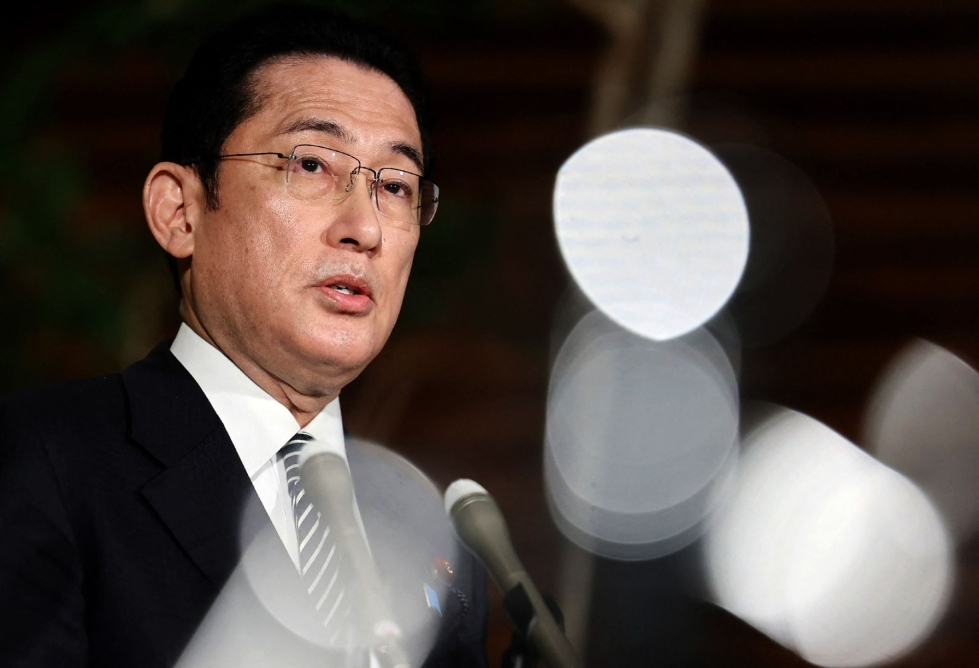 Japanin pääministeri Fumio Kishida tuomitsi maansa yli lentäneen ohjuksen laukaisun, kuvaillen sitä väkivallanteoksi. LEHTIKUVA/AFP
