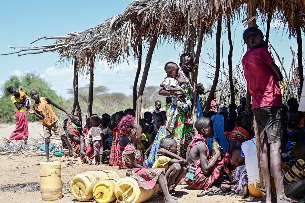 Yhteensä 183 miljoonaa lasta elää kolminkertaisessa vaarassa, sillä heitä uhkaa ilmastokriisin ja köyhyyden lisäksi myös konflikti. Kuva Keniasta. LEHTIKUVA/AFP