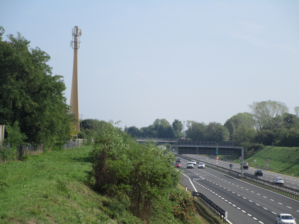 Italiaan toimitettu liperiläinen masto on 40 metriä korkea. 