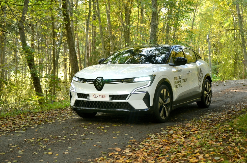 Renaultin katumaasturimainen sähkö-Megane on näyttävä auto. Myös ominaisuudet ovat kunnossa.