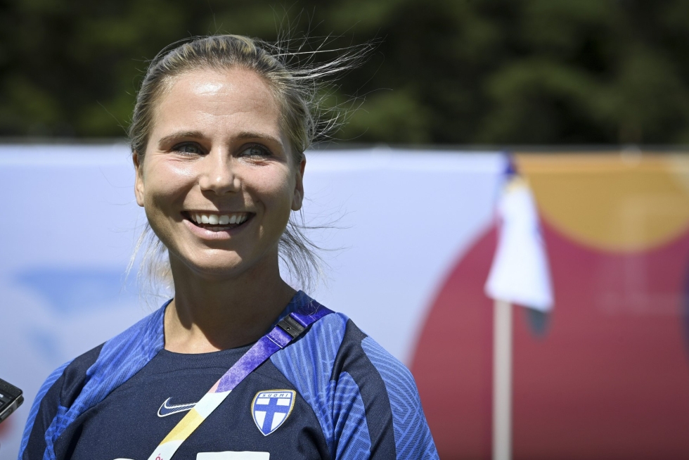 Tuija Hyyrynen pelasi vielä EM-kilpailuissa Englannissa viime kesänä. LEHTIKUVA / Emmi Korhonen