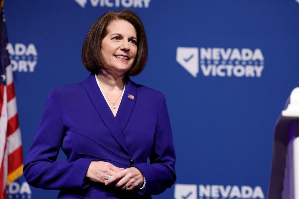 Istuva senaattori Catherine Cortez Masto valittiin Nevadassa jatkokaudelle ja demokraatit varmistivat enemmistön senaatissa. Jäljellä oleva Georgian senaattoripaikka ratkeaa joulukuussa. LEHTIKUVA/AFP