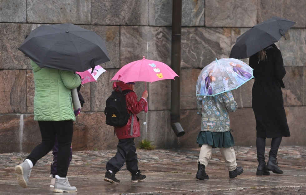 Sää poutaantuu perjantain sateiden jälkeen, kertoo Ilmatieteen laitoksen päivystävä meteorologi. LEHTIKUVA / Heikki Saukkomaa