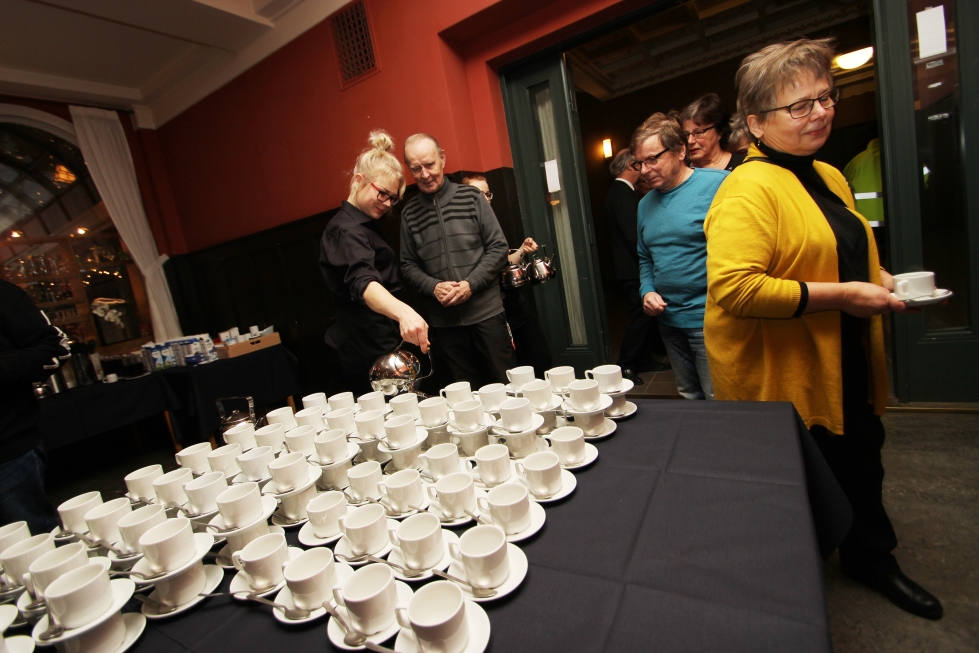 Joensuun kaupunki tarjoaa perinteisesti kahvit Joensuu-päivän kunniaksi Teatteriravintolassa.