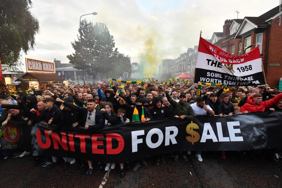ManUn fanit ovat protestoineet omistajaperhettä vastaan. Kuva elokuulta Manchesterista. LEHTIKUVA/AFP