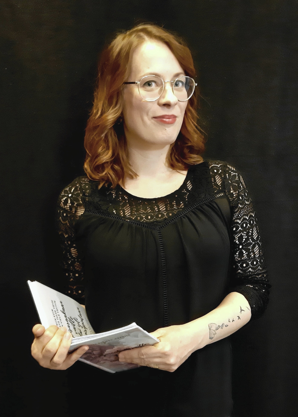 Jyväskyläläisen esikoiskirjailija Anne Martinn romaani sijoittuu Ristiinan Astuvansalmen kalliomaalauksille.