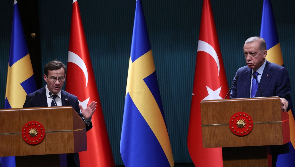 Turkin presidentti Recep Tayyip Erdogan (oik.) ja Ruotsin pääministeri Ulf Kristersson tiistain lehdistötilaisuudessa Ankarassa. LEHTIKUVA/AFP