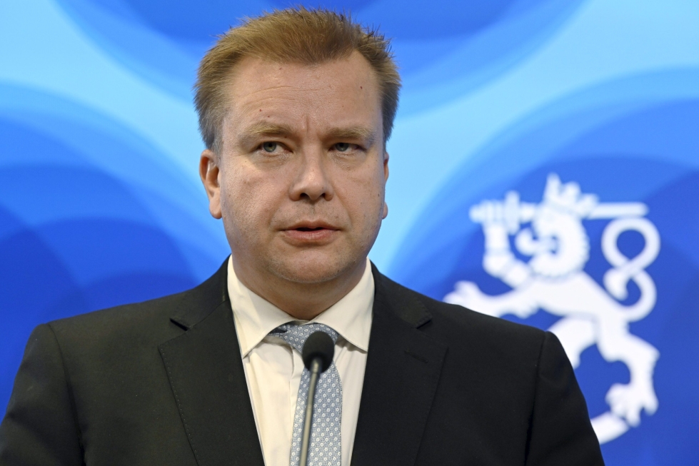 Puolustusministeri Antti Kaikkosen mukaan paketista on tarkoitus tehdä päätöksiä vielä tämän viikon aikana.  LEHTIKUVA / ANTTI AIMO-KOIVISTO