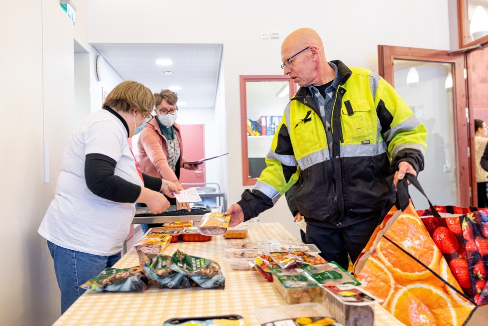 Hammaslahtelainen Jari Pappinen haki Pyhäselän seurakunnalta muutaman päivän ruoat, koska hän on työttömänä puolisonsa kanssa.  