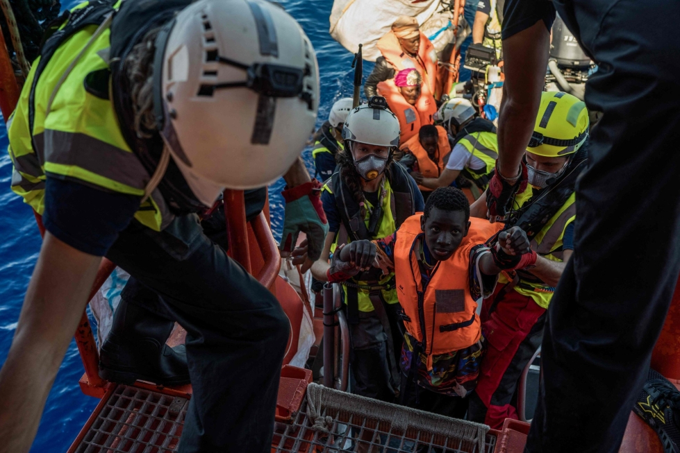 Muun muassa SOS Mediterraneen Ocean Viking -alukselle on pelastettu Eurooppaan pyrkiviä ihmisiä Välimereltä. LEHTIKUVA/AFP