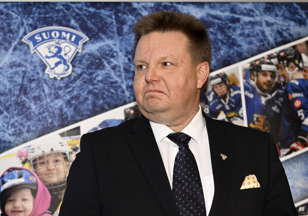 Jääkiekkoliiton puheenjohtaja Harri Nummela kertoi MM-kisojen tuloksesta torstaina Turussa. LEHTIKUVA/VESA MOILANEN