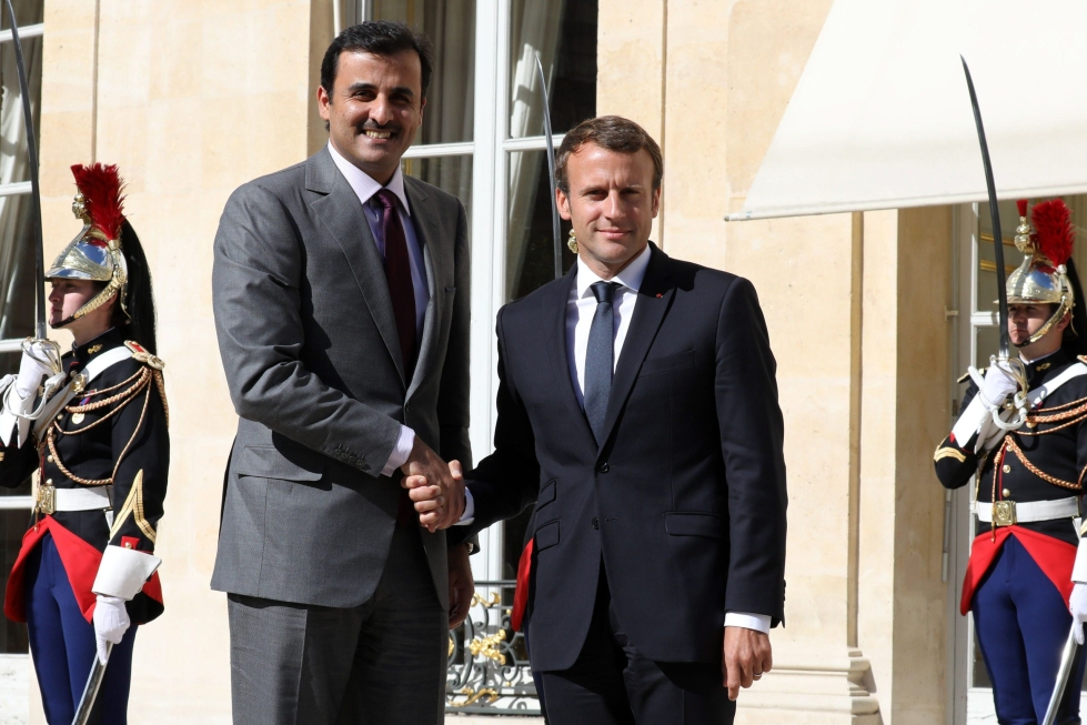 Qatarin hallitsija, emiiri Tamim bin Hamad al-Thani Ranskan presidentin Emmanuel Macronin kanssa vuonna 2017. LEHTIKUVA&AFP