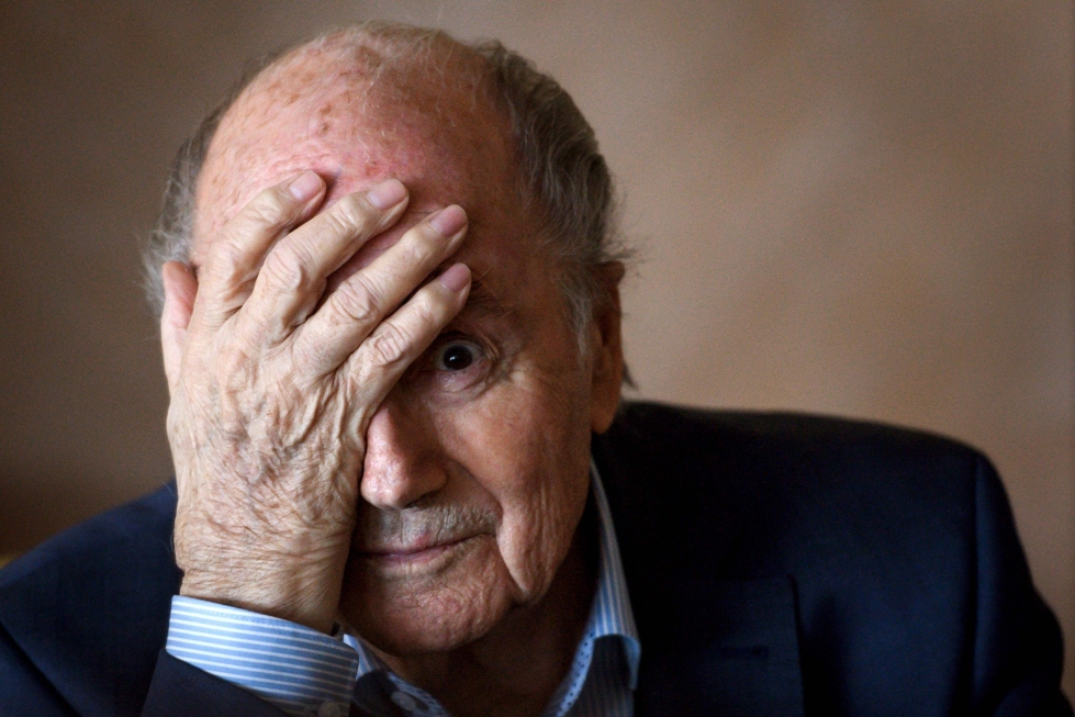 Fifan pitkäaikainen puheenjohtaja ja Qatarin MM-kisaisännyyden myöntämisen aikaan liittoa johtanut Sepp Blatter totesi lehtihaastattelussa myöntämisen olleen "virhe". LEHTIKUVA/AFP