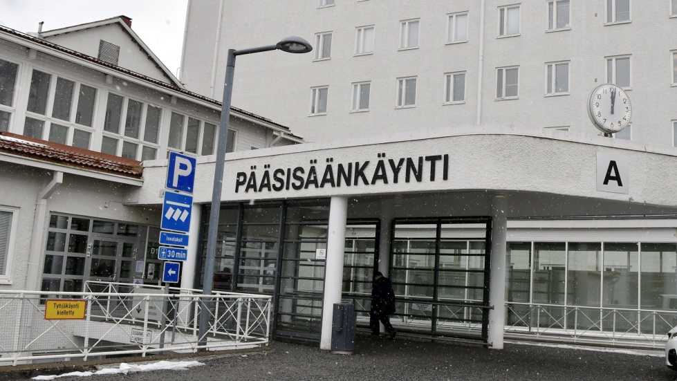 Pohjois-Karjalan keskussairaalan pääsisäänkäynti Joensuussa. Arkistokuva. LEHTIKUVA / JUSSI NUKARI