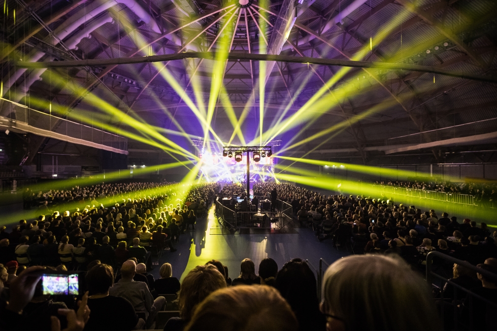 Raskasta Joulua -kiertueen konsertti on järjestetty useana vuonna Joensuun areenassa. Kuva vuodelta 2019.