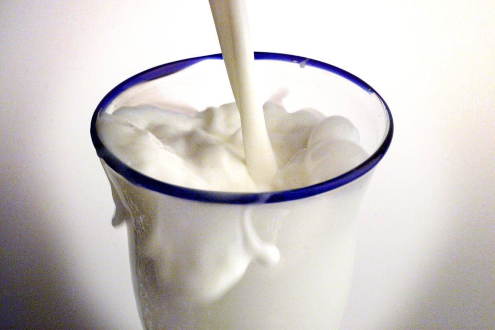 Jokanaisen niksikirjan ohjeiden mukaan hapantunut maito voidaan hyvin hyödyntää sekoittamalla siihen soodaa.
