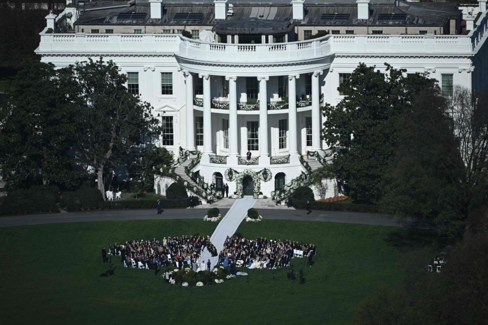 Juhlahumua on riittänyt, sillä Valkoisessa talossa vietettiin eilen Bidenin lapsenlapsen häitä. LEHTIKUVA/AFP