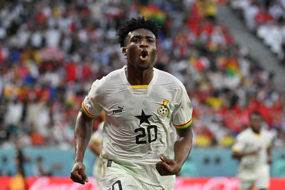 Ghanan keskikenttäpelaaja Mohammed Kudus iloitsee tekemästään toisesta maalista ottelussa Etelä-Koreaa vastaan. AFP/LEHTIKUVA