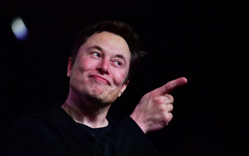 Elon Muskin ostama Twitter lanseerasi tänään hetkellisesti uuden ominaisuuden, joka erotteli viralliset tahot ja aidot julkisuuden henkilöt muista käyttäjistä. LEHTIKUVA/AFP
