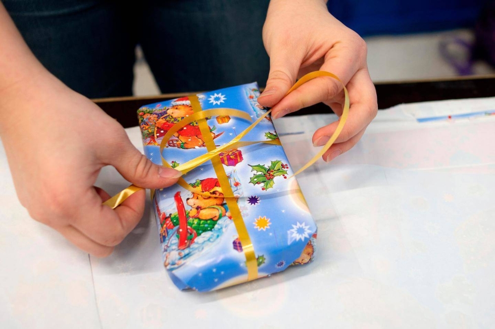 Vaikka jouluostoksissa pyritään tänä vuonna säästämään aiempaa enemmän, valtaosa suomalaisista ostaa tänäkin jouluna lahjoja.