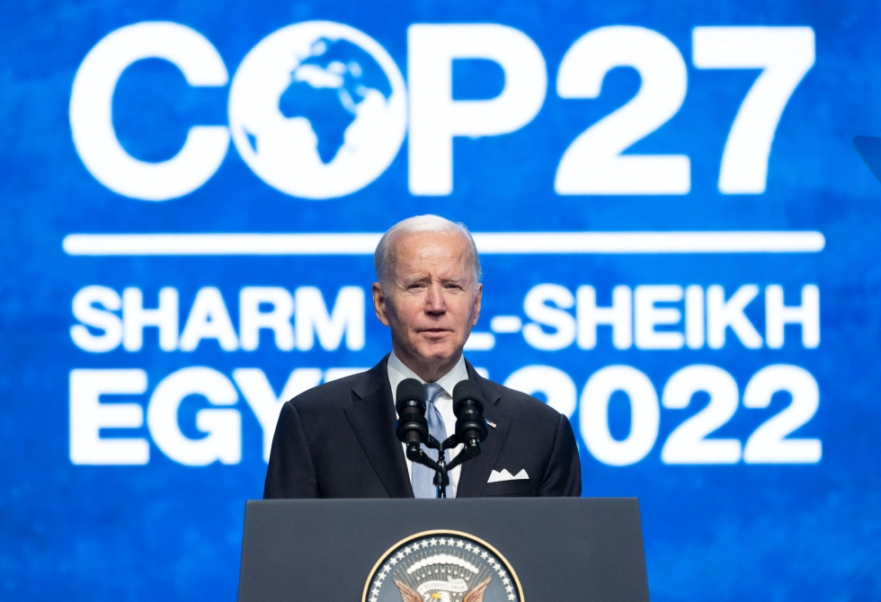Presidentti Joe Bidenin mukaan Yhdysvalloissa ollaan hyvällä mallilla hiilipäästöjen hillitsemisessä. LEHTIKUVA/AFP