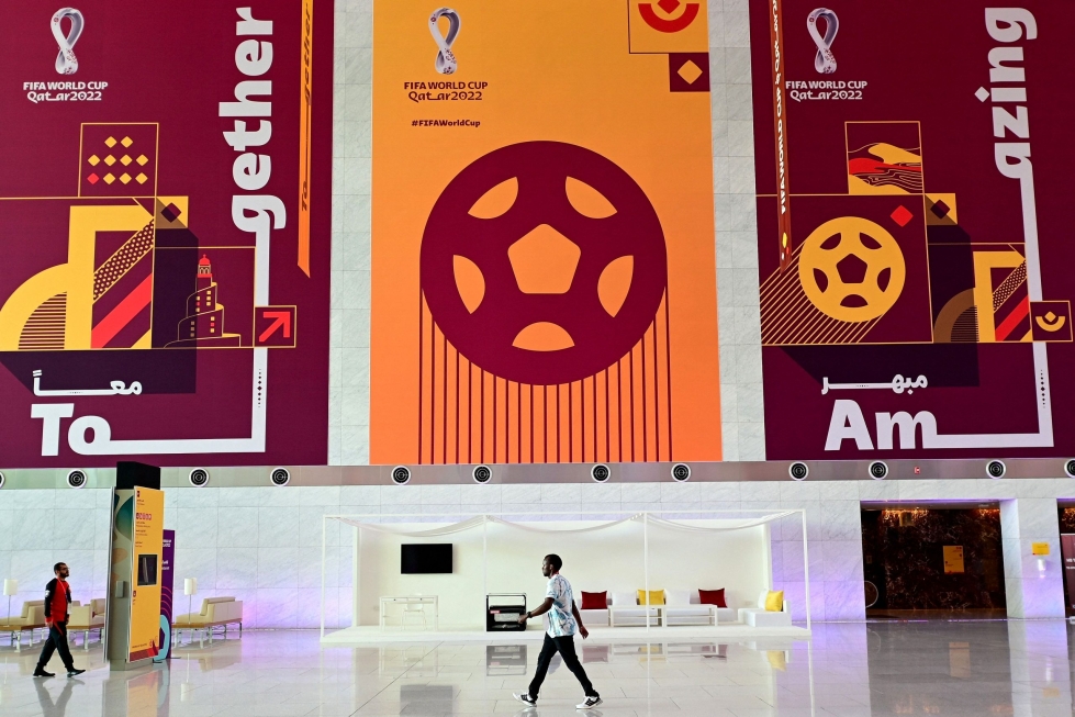 Qatarissa alkavat tulevana sunnuntaina MM-kisat, joita on arvosteltu sekä ihmisoikeuksiin että urheiluun liittyvillä perusteilla. LEHTIKUVA/AFP